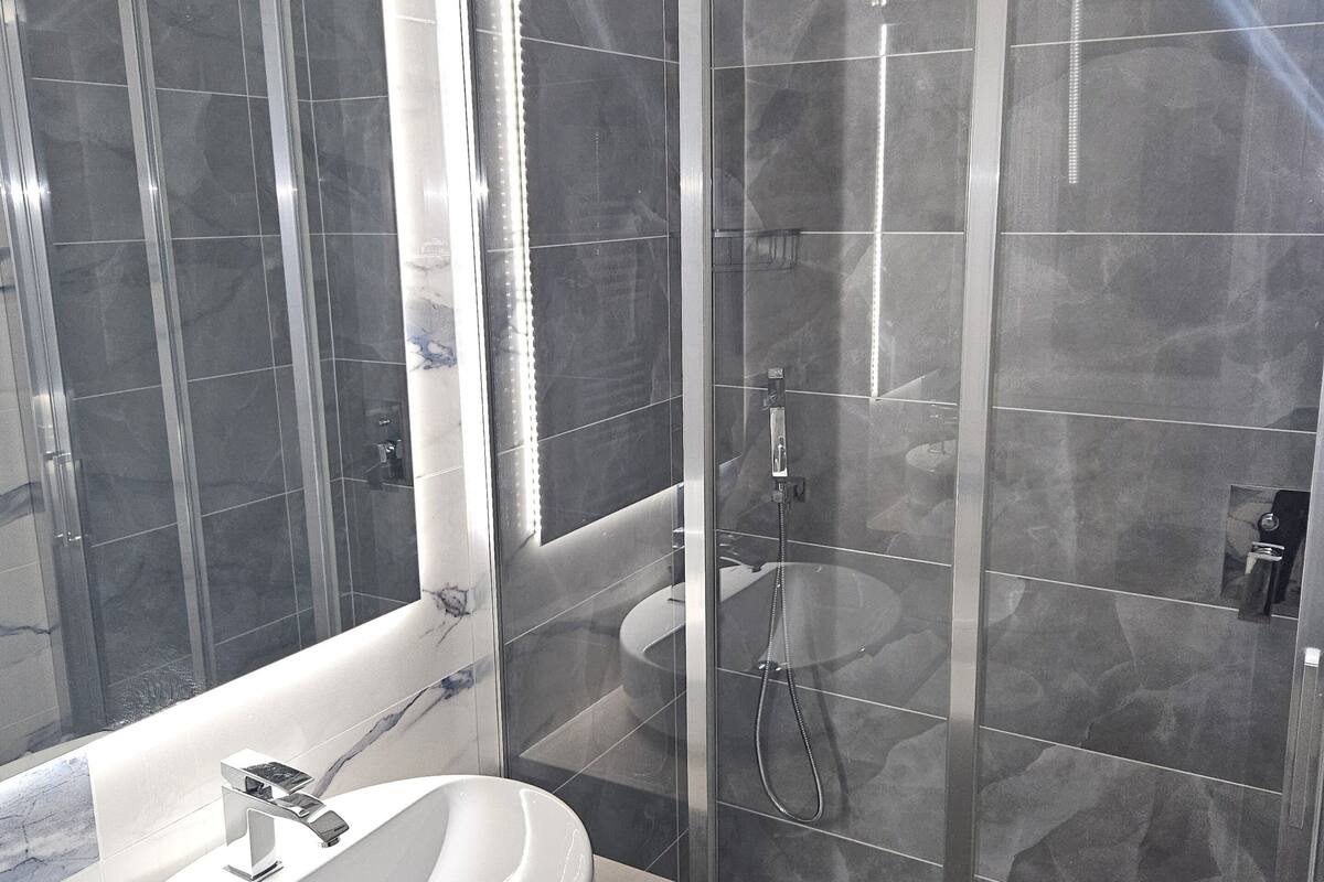 double room | bathroom | free toiletries, hair dryer, bidet, towels