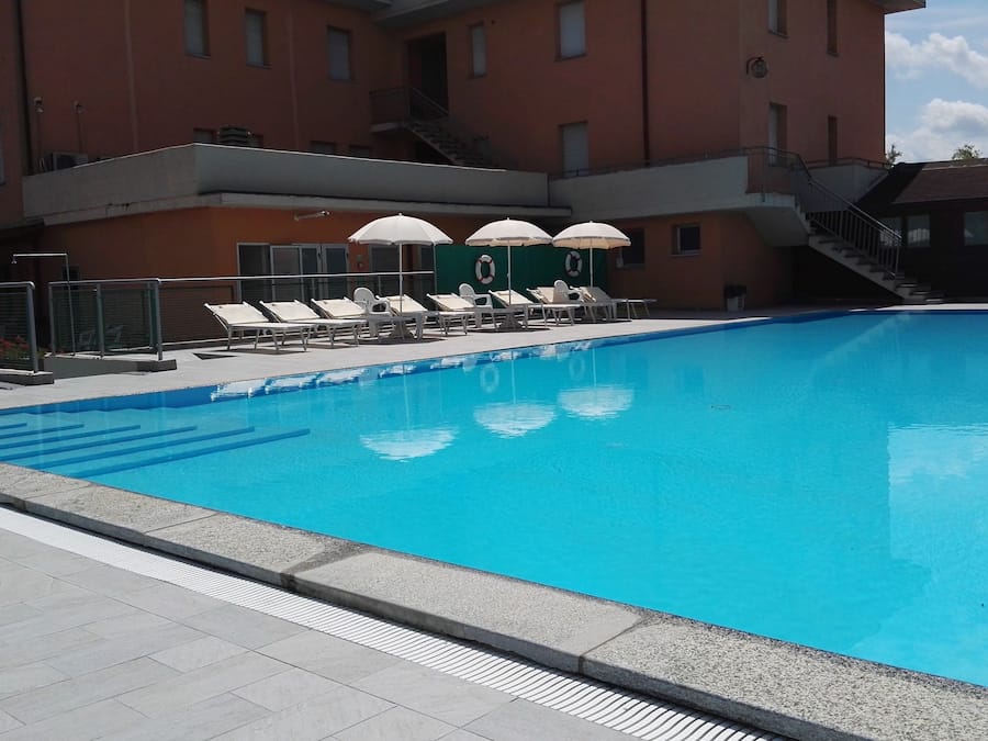 Outdoor pool, pool loungers