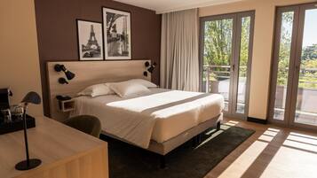Premium bedding, free minibar, in-room safe, desk