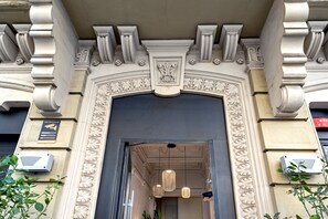 Front of property - Hotel Limonaia (Barcelona)