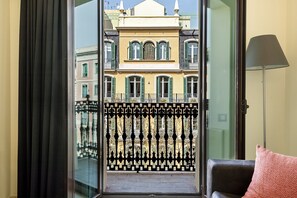 Superior Apartment | Minibar, in-room safe, desk, blackout curtains - Hotel Limonaia (Barcelona)