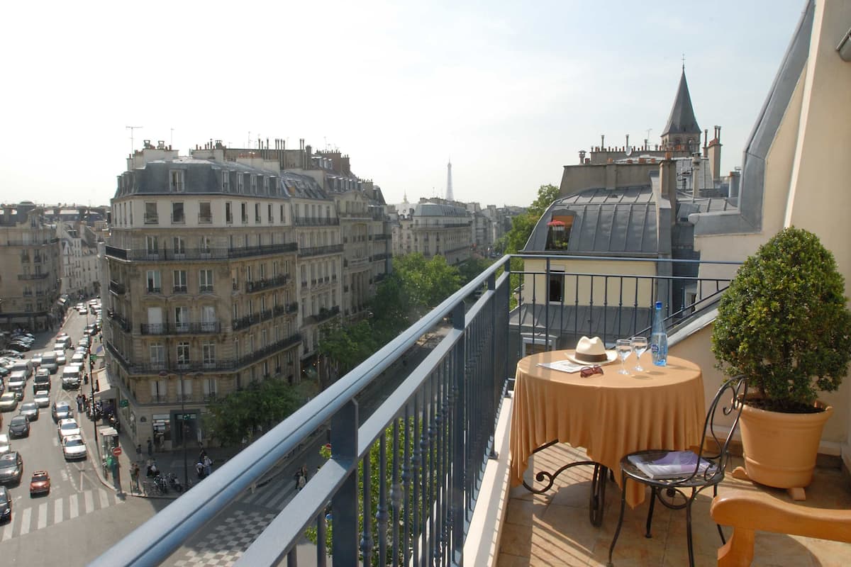 2 bedroom Duplex | Balcony