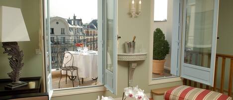 Duplex 2 chambres | Coin séjour | TV connectée, station d'accueil iPod