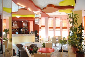 Bar (on property) - Theranda Hotel (Tirana)