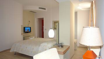 Executive Double Room Single Use, 1 Bedroom | Down comforters, minibar, in-room safe, individually furnished