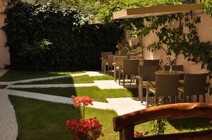 Garden - Theranda Hotel (Tirana)
