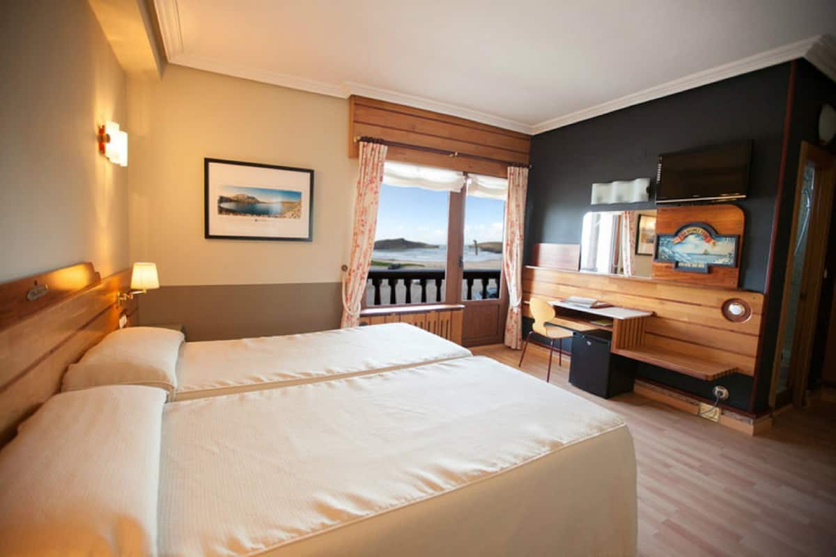Caixa forta a l'habitació, escriptori, wifi gratuïta i roba de llit