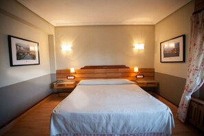 Caixa forta a l'habitació, escriptori, wifi gratuïta i roba de llit