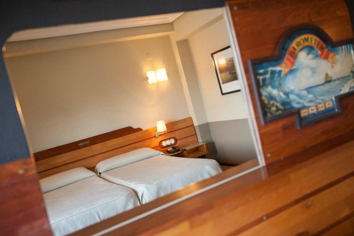 Habitació doble estàndard (1 niño - Quintamar) | Caixa forta a l'habitació, escriptori, wifi gratuïta i roba de llit
