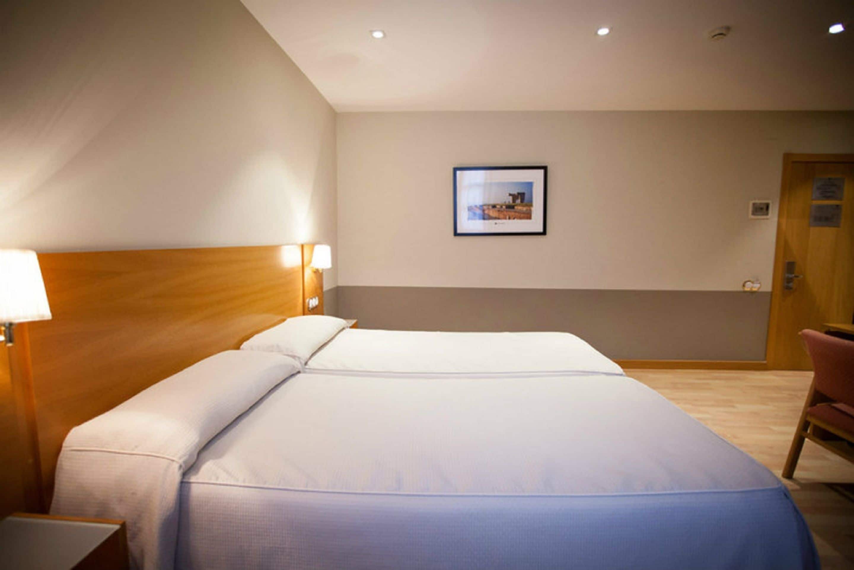 Habitación doble - Quintamar (adulto) | Caja fuerte, escritorio, wifi gratis y ropa de cama