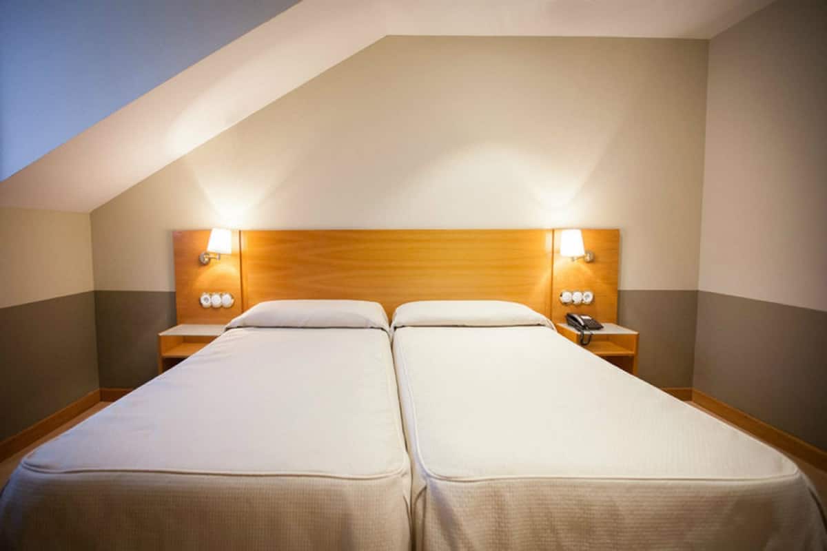 Habitació doble (Adulto - Quintamar) | Caixa forta a l'habitació, escriptori, wifi gratuïta i roba de llit