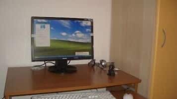 Double Room, Private Bathroom | In-room business center