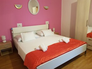 Quadruple Room | Desk, soundproofing, iron/ironing board, free WiFi - Villa Angela (Split)