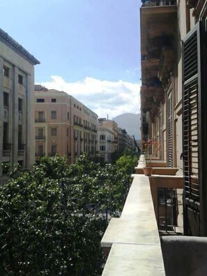 ห้องพักสำหรับสี่ท่าน, ห้องน้ำรวม | วิวระเบียง