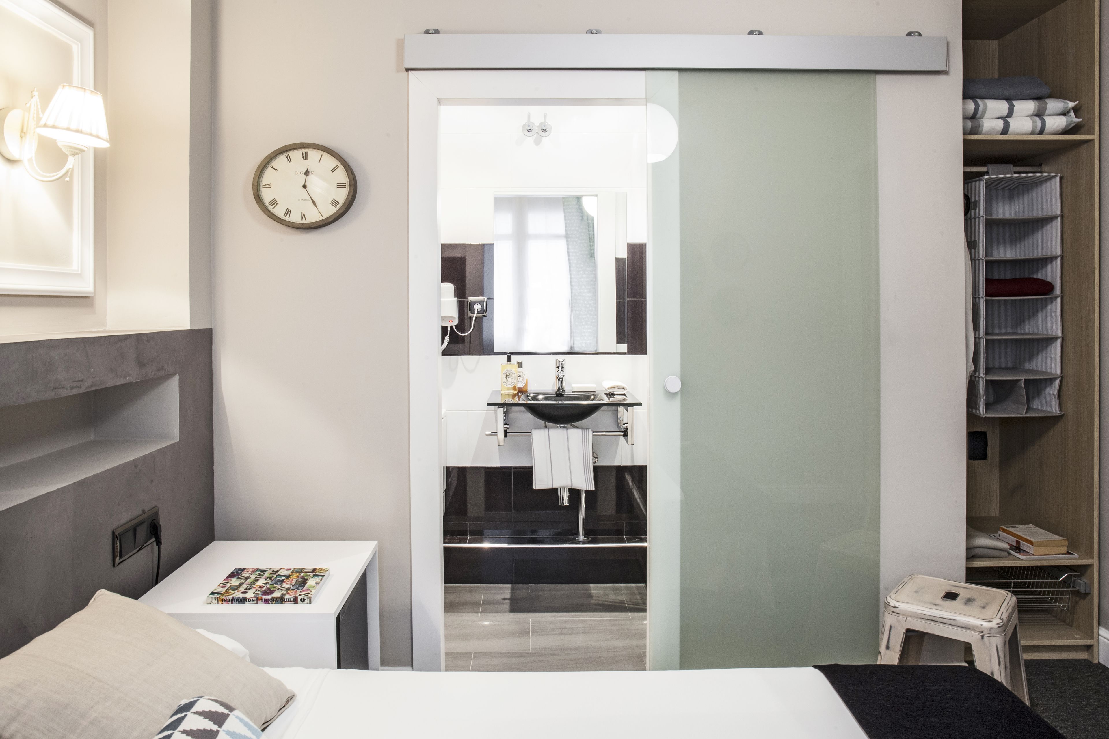 أسرّة أطفال/رضّع وواي فاي مجانًا