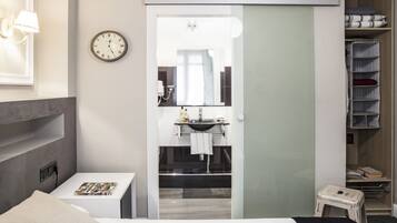 Standard Double or Twin Room | Cribs/infant beds, free WiFi