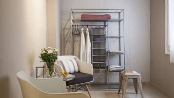 Cots/infant beds, free WiFi