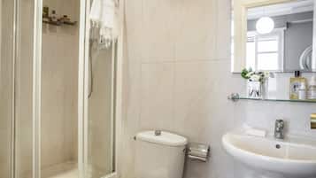Standard Double or Twin Room | Bathroom | Shower, hair dryer, towels