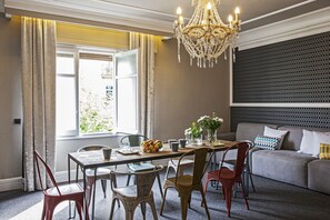 Standard Double or Twin Room | Living area