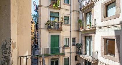Ainb Born-damas Apartments