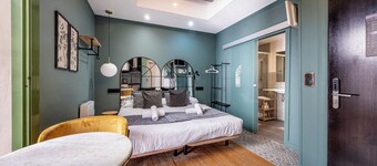 Ainb Born-damas Apartments