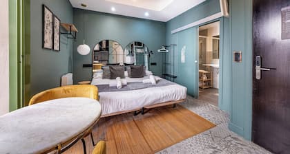 Ainb Born-damas Apartments