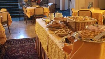 Tägliches inbegriffenes Frühstücksbuffet