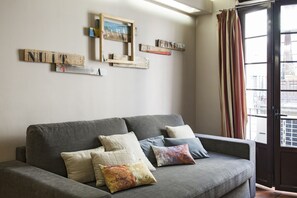 Standard Apartment, 2 Bedrooms, Balcony | Living area