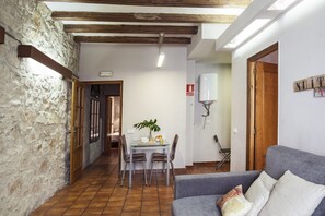 Standard Apartment, 2 Bedrooms, Balcony | Living area