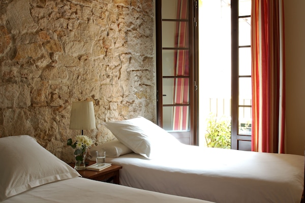 Standard Apartment, 2 Bedrooms, Balcony | Iron/ironing board, free WiFi, bed sheets