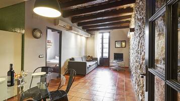 Standaard appartement, 2 slaapkamers, balkon | Woonruimte | Een plasmatelevisie