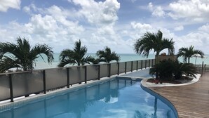 2 outdoor pools, pool umbrellas, pool loungers - Mirador Praia Hotel (Natal)