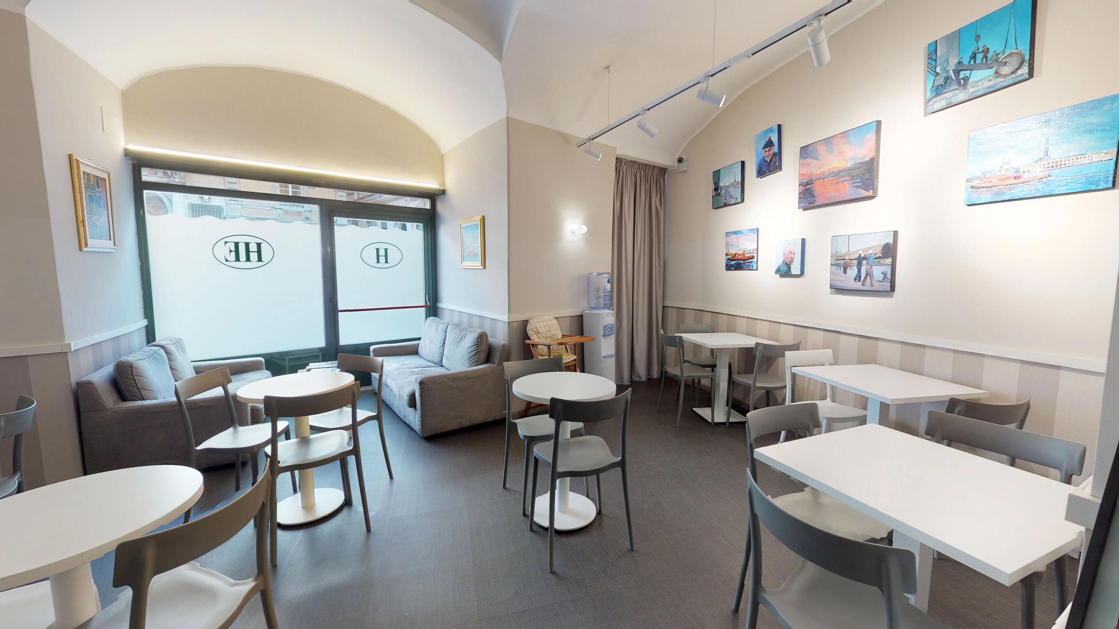 Desayuno buffet (EUR 8.00 por persona) 