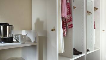 Zimmer, Gartenblick | Minibar, Zimmersafe, schallisolierte Zimmer, Zustellbetten