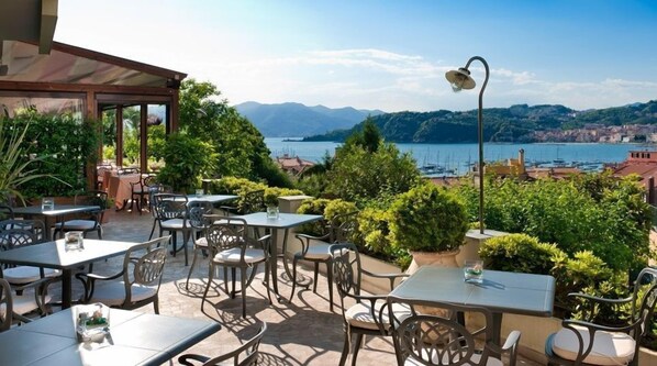 Abendessen, italienische Küche, Blick aufs Meer