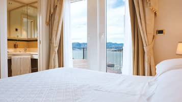 Deluxe-Doppelzimmer, Whirlpool, Meerblick | Minibar, Zimmersafe, schallisolierte Zimmer, Zustellbetten