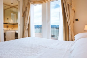 Deluxe-Doppelzimmer, Whirlpool, Meerblick | Minibar, Zimmersafe, schallisolierte Zimmer, Zustellbetten