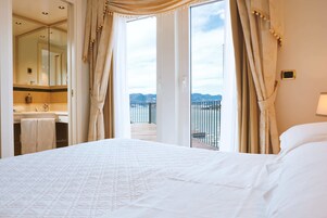 Deluxe Double Room, Hot Tub, Ocean View | Minibar, in-room safe, soundproofing, rollaway beds (surcharge)