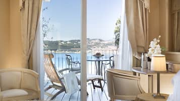 Deluxe Double Room, Sea View | Minibar, in-room safe, soundproofing, rollaway beds