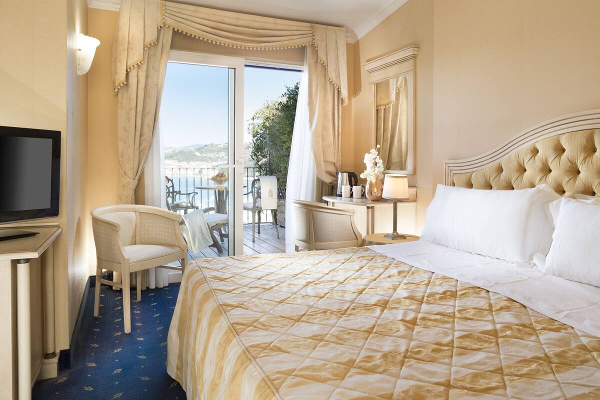 Quarto casal luxo, vista para o mar | Frigobar, cofres nos quartos, quartos à prova de som