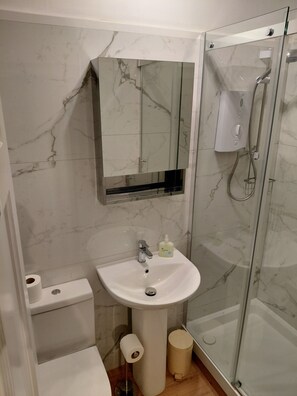 Chambre double, salle de bain attenante (Room 3) | Salle de bain