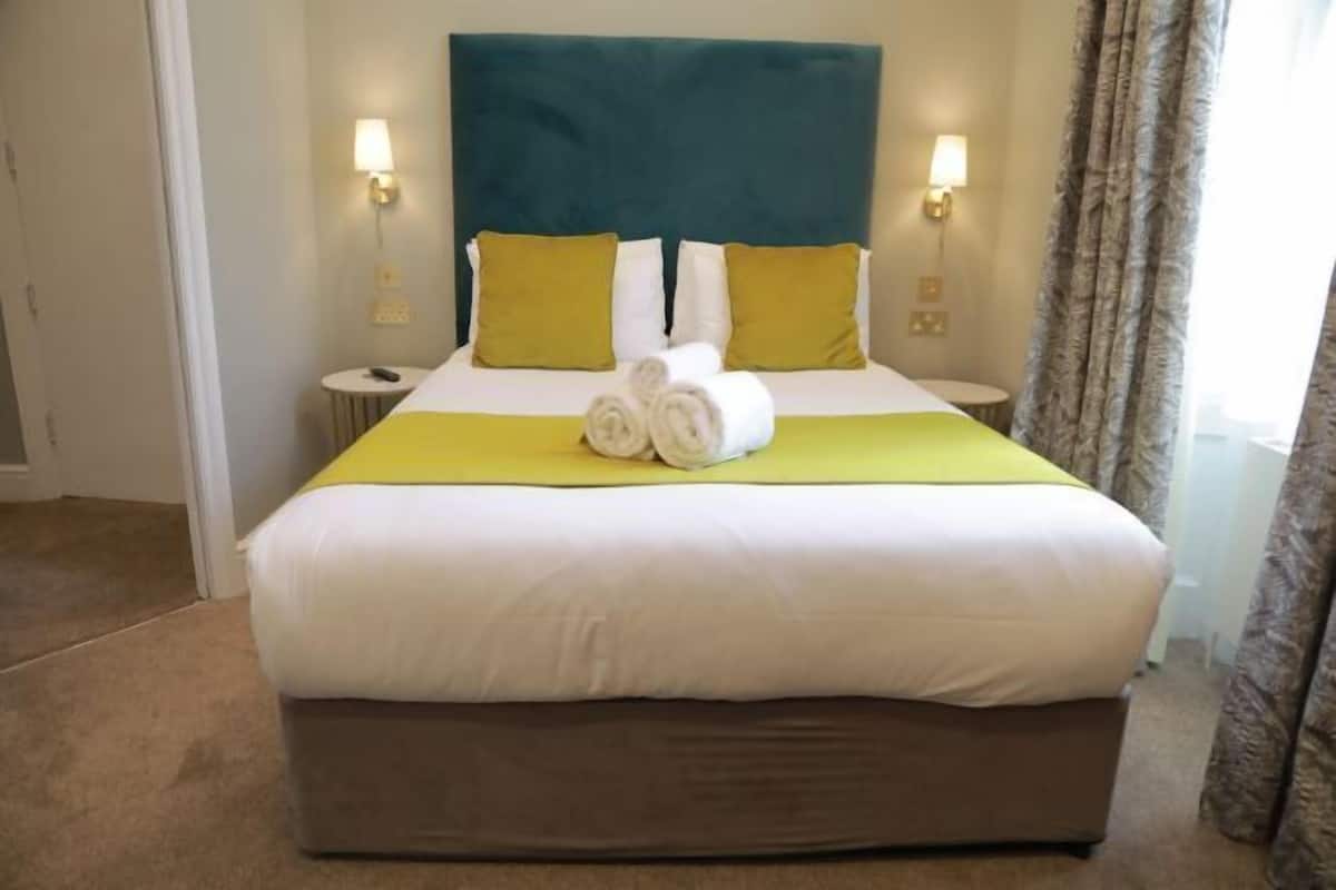 In-room safe, desk, laptop workspace, blackout drapes
