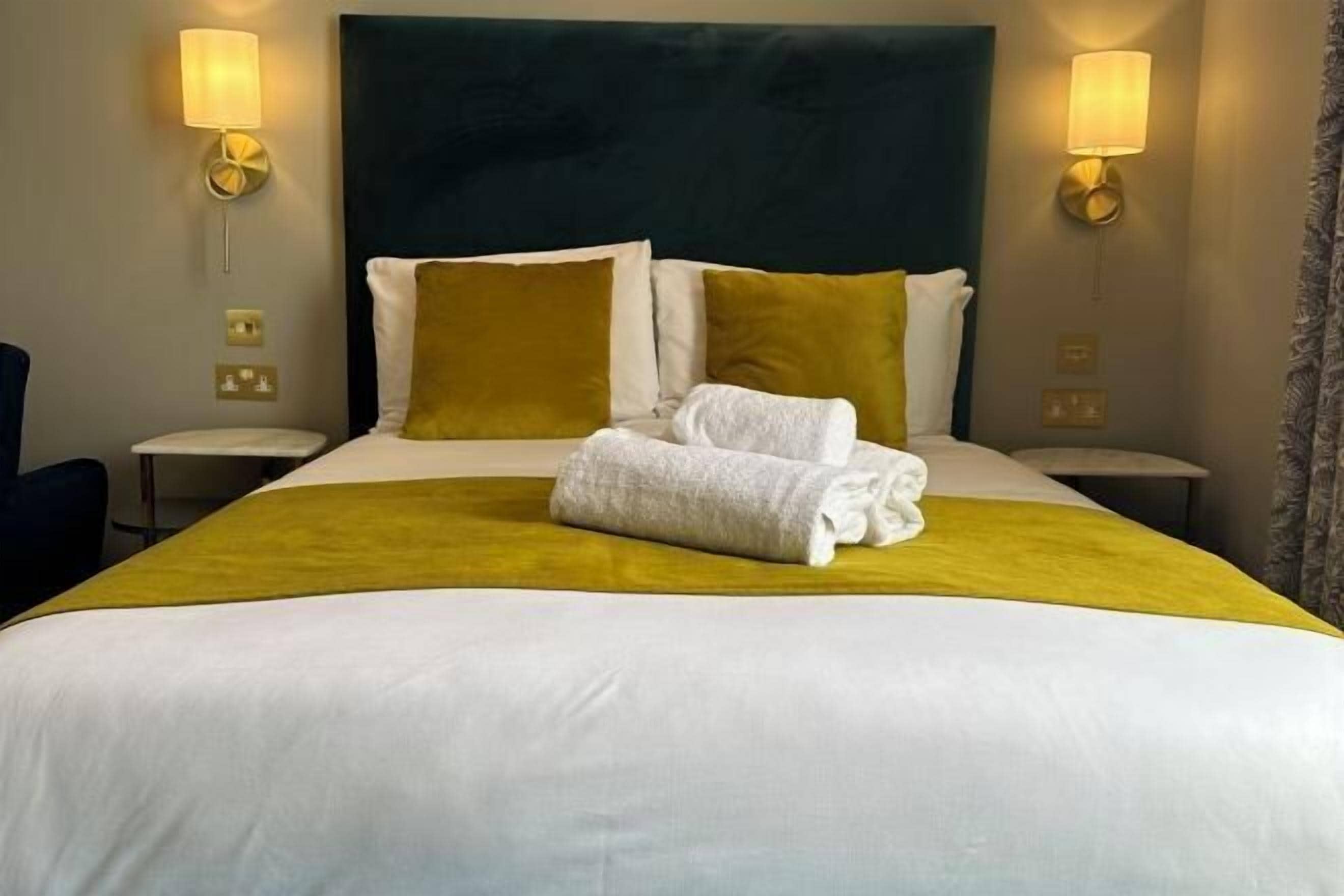 Safe på rommet, skrivebord og skrivebord for bærbar PC