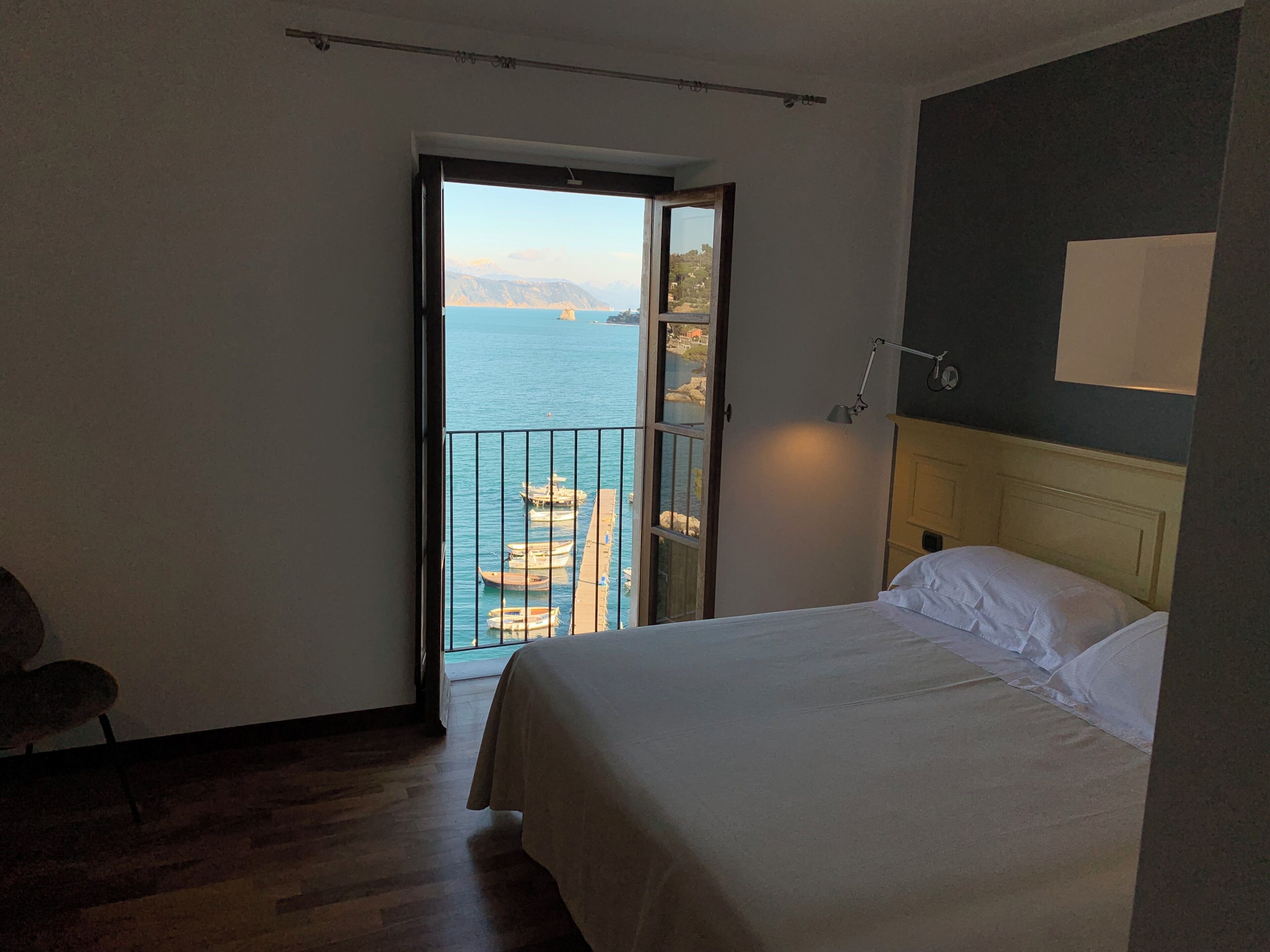 Italienische Bettbezüge von Frette, Minibar, Zimmersafe, Schreibtisch