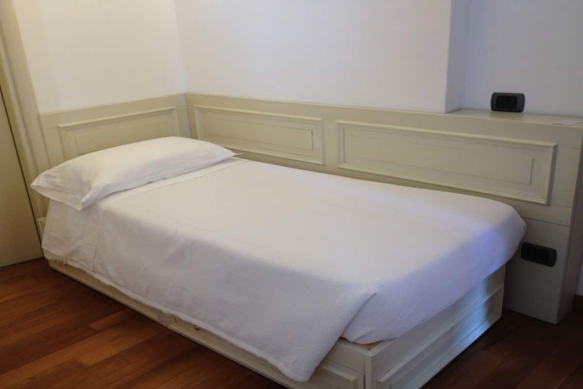 Frette Italian sheets, minibar, in-room safe, desk