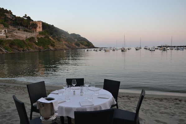 2 restaurants, breakfast, lunch, dinner served; Italian cuisine