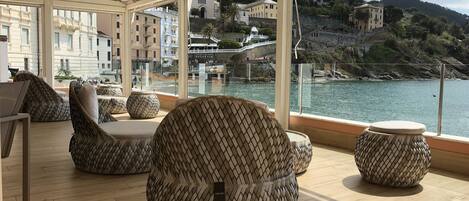 Cocktail bar, beach views, open daily