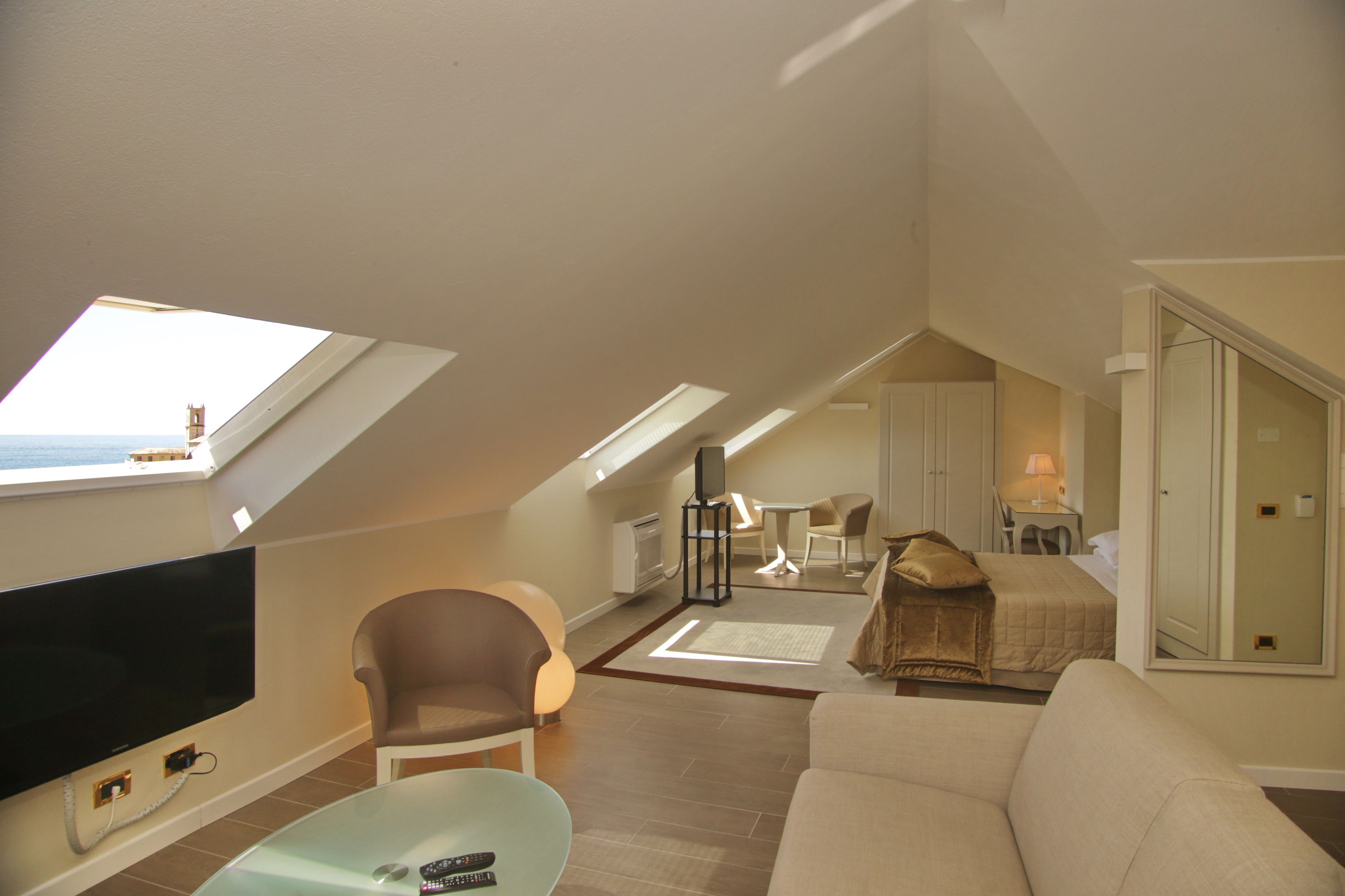 royal studio suite (beach access included) | 1 bedroom, down duvets, minibar, in-room safe