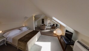 Royal Studio Suite (beach access included) | Down comforters, minibar, in-room safe, desk