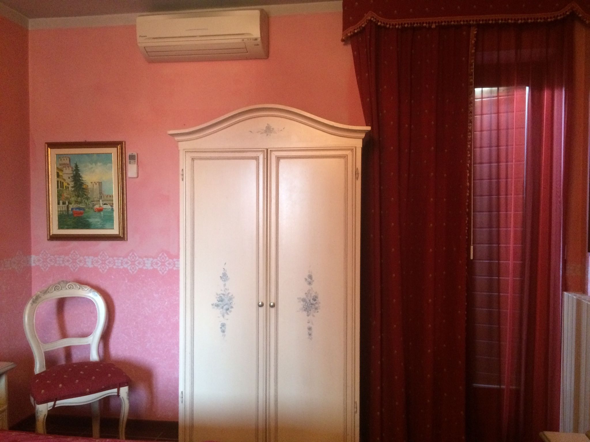 frette italian sheets, minibar, in-room safe, desk